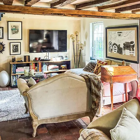 Casa vacanze 2 Bedroom Beautiful In Beaumesnil (Eure)