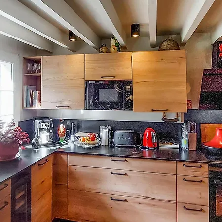 2 Bedroom Beautiful In *