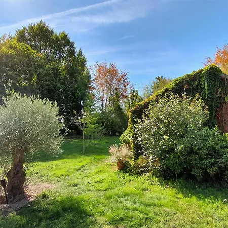 2 Bedroom Beautiful In Casa vacanze *