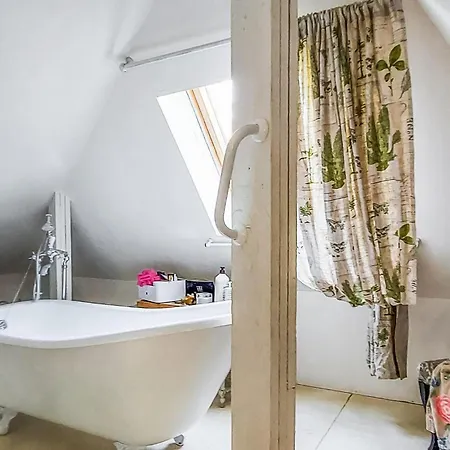 2 Bedroom Beautiful In Casa vacanze Beaumesnil (Eure)